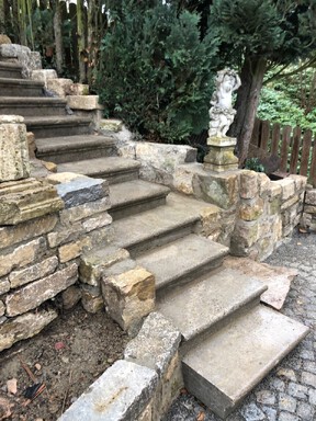 Scheuermann-Naturstein-Showroom-Blockstufen-52